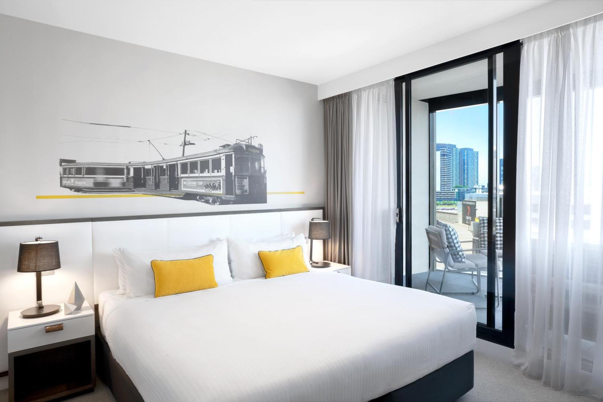 Peppers Docklands Hotell Melbourne Eksteriør bilde A bedroom at the hotel