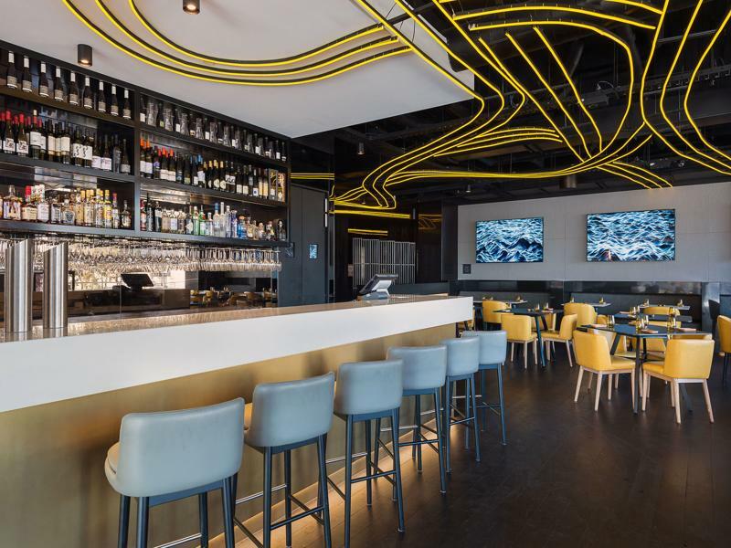 Peppers Docklands Hotell Melbourne Eksteriør bilde The bar at the restaurant